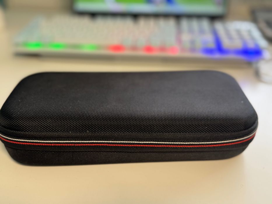 Nintendo Switch + Joy-Con (червен/син) + калъф – отлично състояние