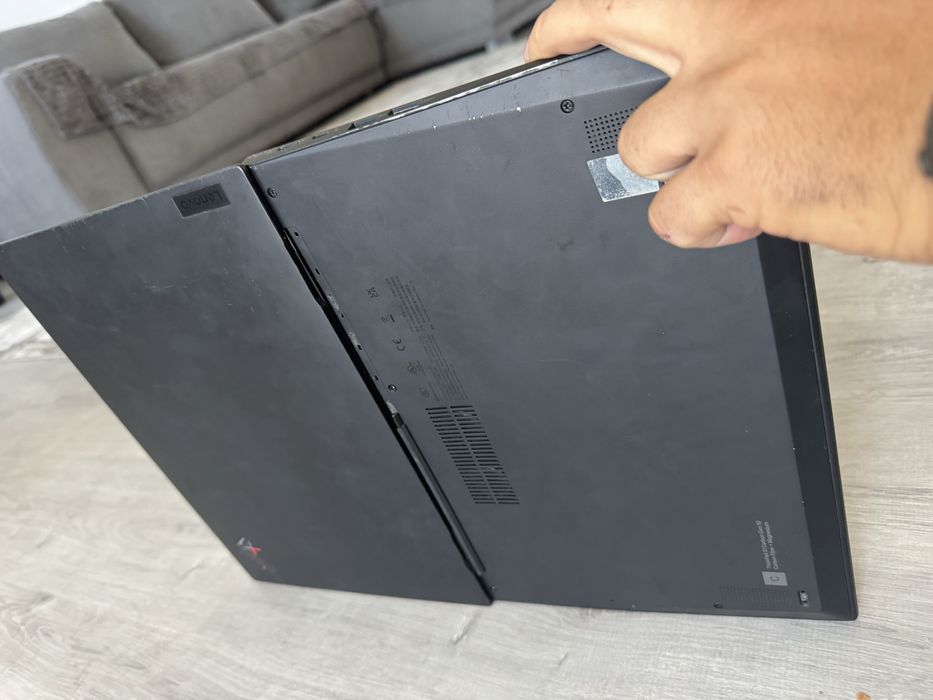 Lenovo thinkpad x1 carbon gen10 DEFECT
