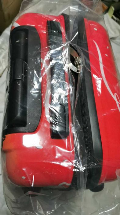 Раница,термус,сутчър,чорапи,колонка и други на Кока-кола и нутела