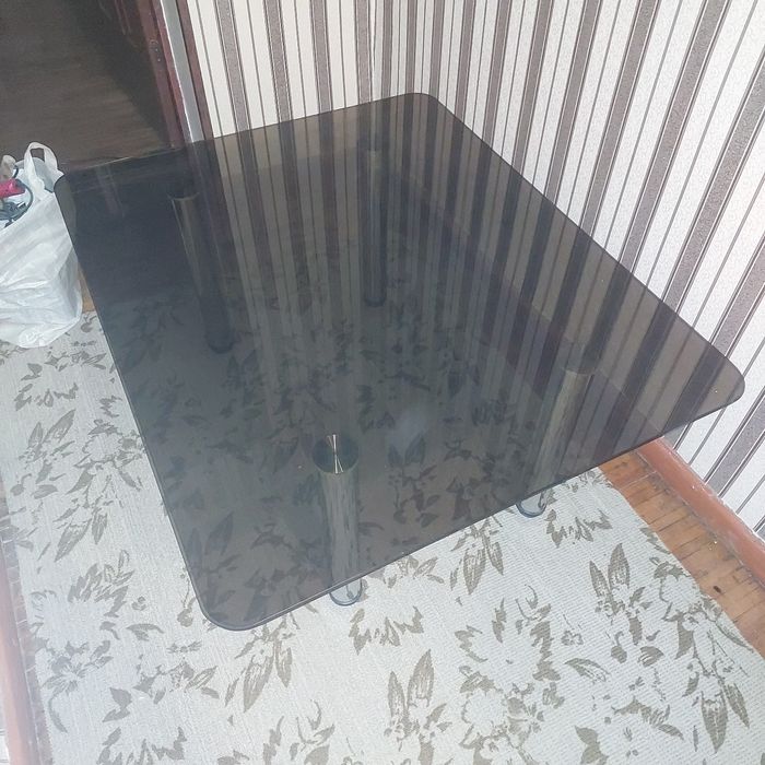 Стеклянный стол калённое стекло