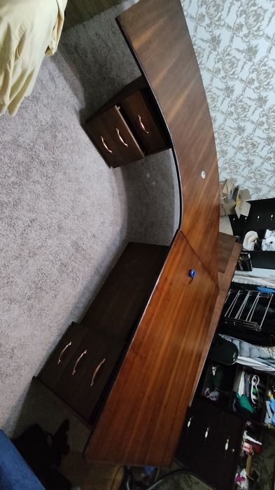 Продаётся дёшево! Дорогой директорский стол!