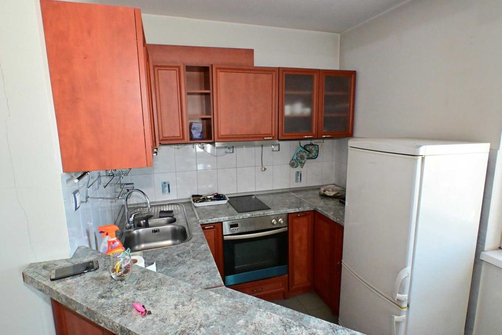 Тристаен тухлен апартамент с гараж в гр. Перник, кв. Димова махала