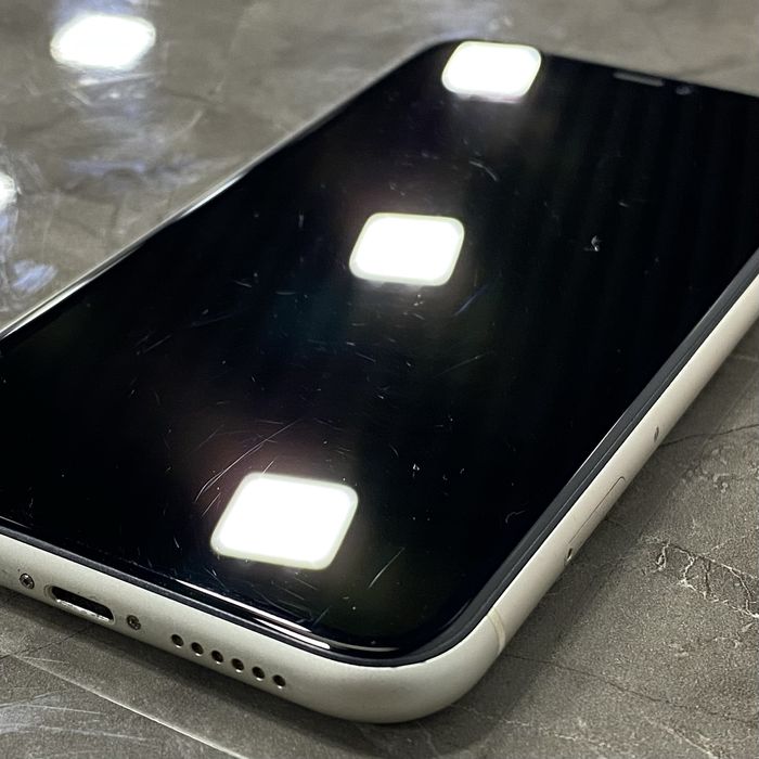 iPhone 11 128GB White Face ID 75%