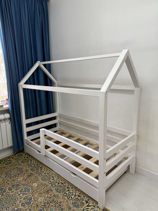 Кровать домик с матрасом