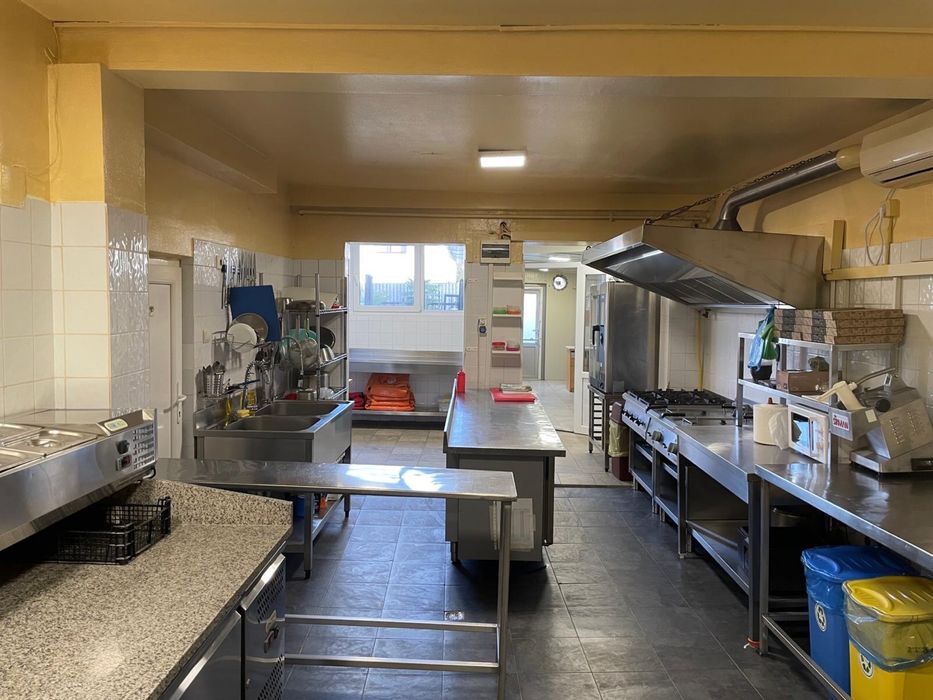 Vand spatiu de productie in floresti si cu afacere :pizza si catering