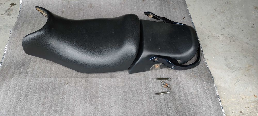 Sa (scaun) pilot si sa pasager Suzuki GSX600F