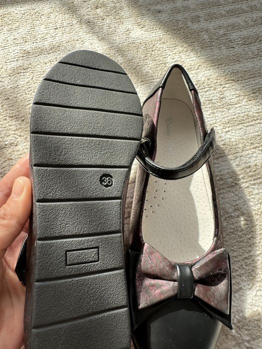 Срочно продам туфли для девочек