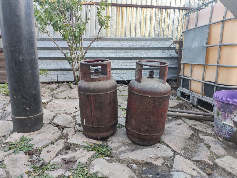 Газовые баллоны.