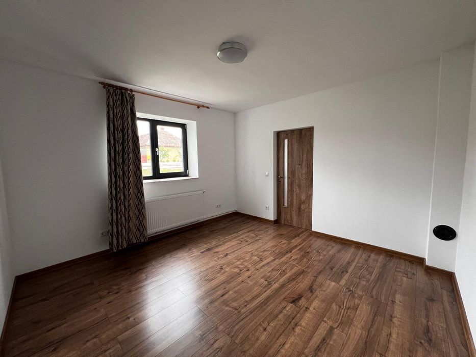 casă 2 camere +teren Zimandul nou