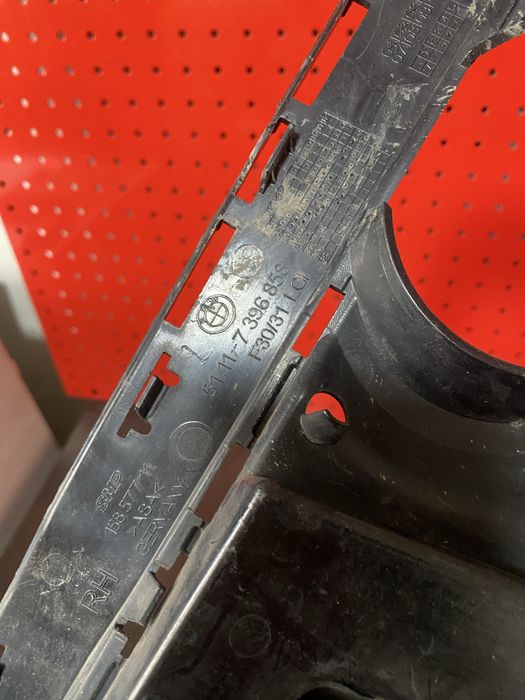 Grila proiector dreapta Bmw Seria 3 F 30 F31 F35 LCI
