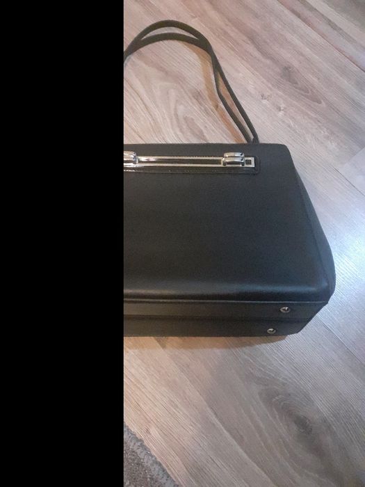 Черна дамска чанта нова