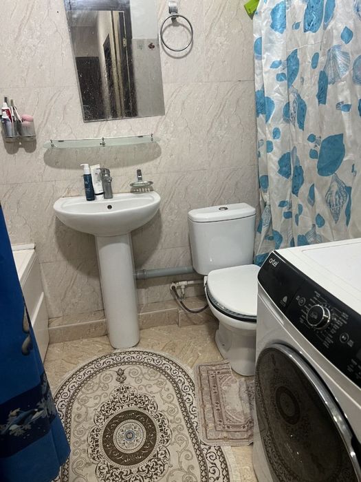 Yangi Choshtepada 2 xona sotiladi narsalari bilan