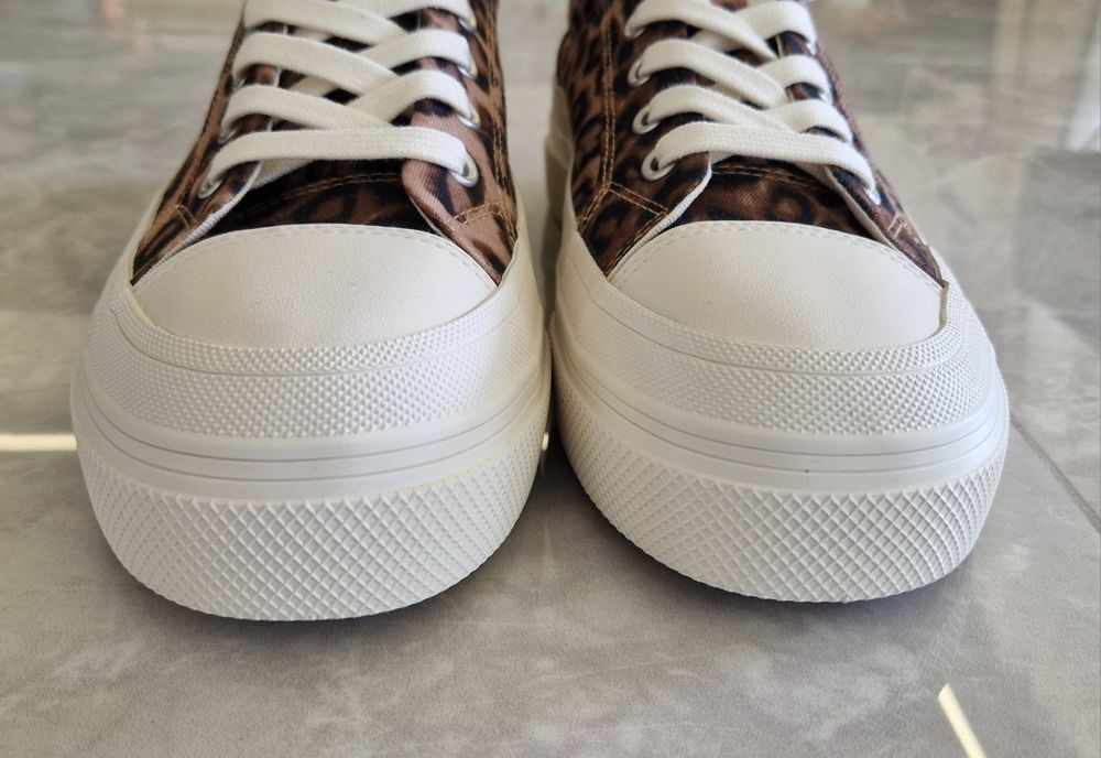 нови кецовe  Zara