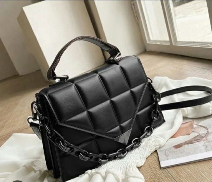 Valentino sumkaa