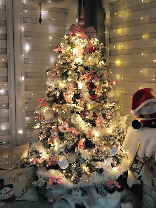 Заснежена Коледна елха