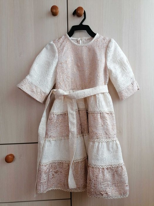 Vând rochiță pentru fetite.