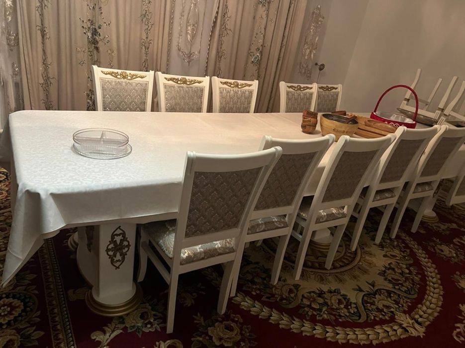 Стол стулья абсолютно новые