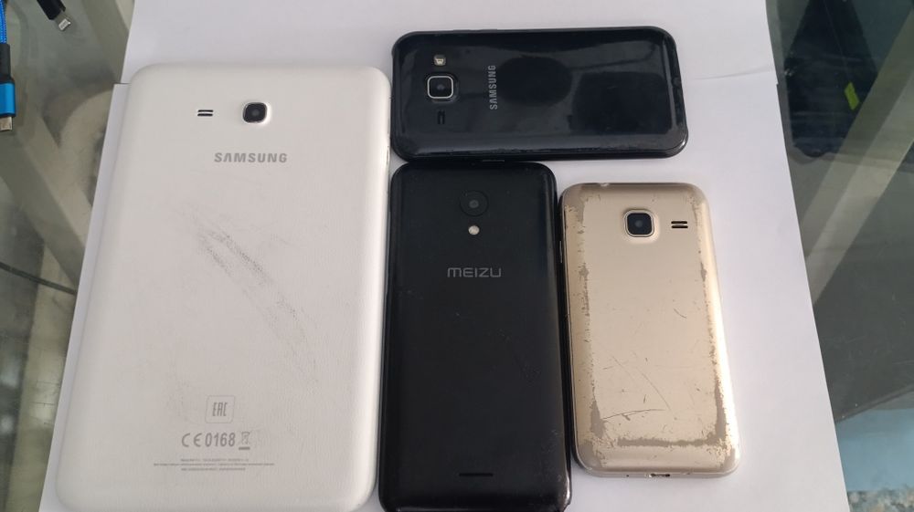 Продам 3 телефона и один планшет