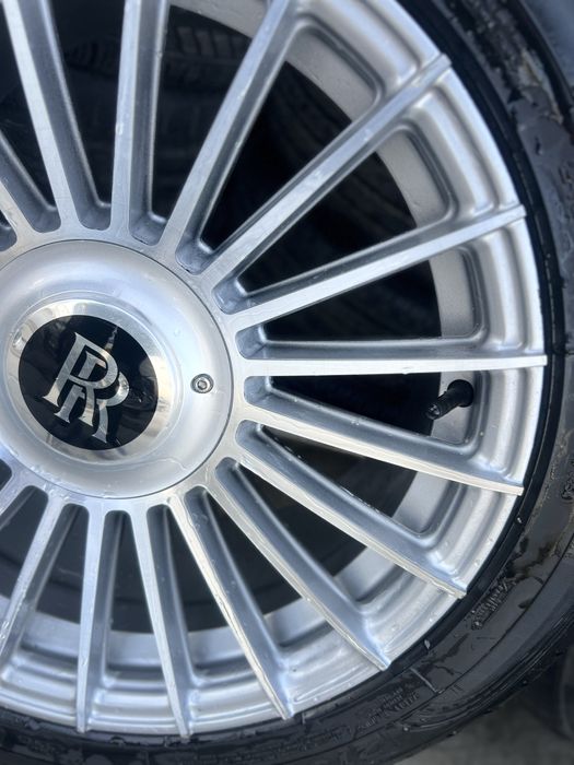 Rolce royce saka diska 17 baloni bilan birgaa
