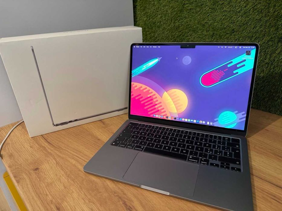 Macbook AIR 13" M2 8GB RAM, 256GB SSD, 94% батерия