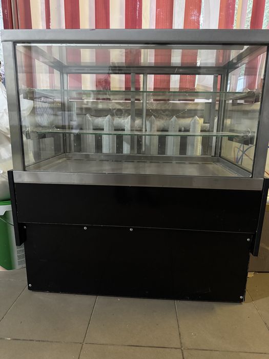 Продам кондитерский холодильник