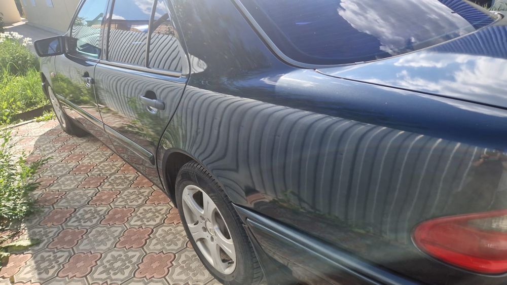 Mercedec Benz 210