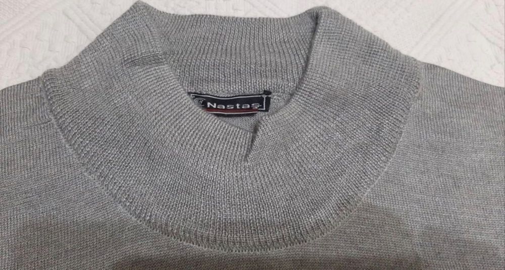 Pulover marimea XL nou fara eticheta de culoare gri