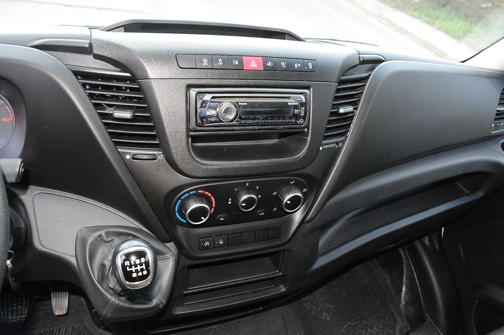 IVECO Daily 35C140 Basculabil 2023 2.3HPi 140 CP E6 6 trepte AC cat. B