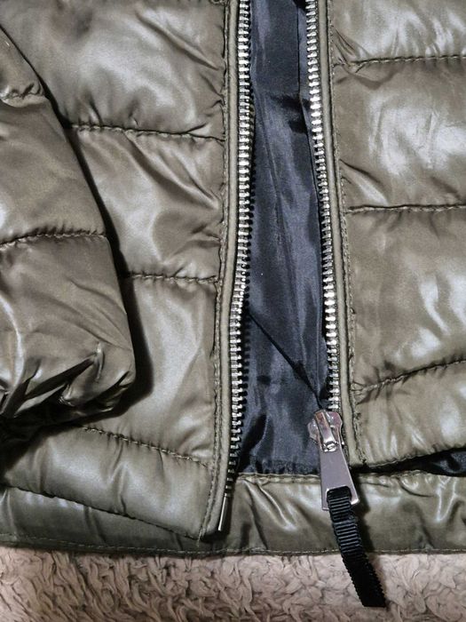 Geaca matlasata pentru femei , de la C&A, kaki, stare impecabila