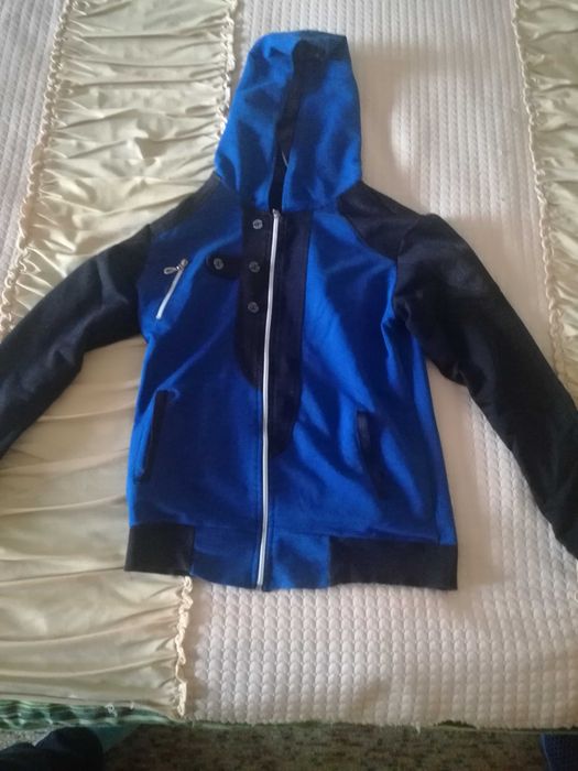 Продвам горнище от анцуг-тип суитчер с качулка