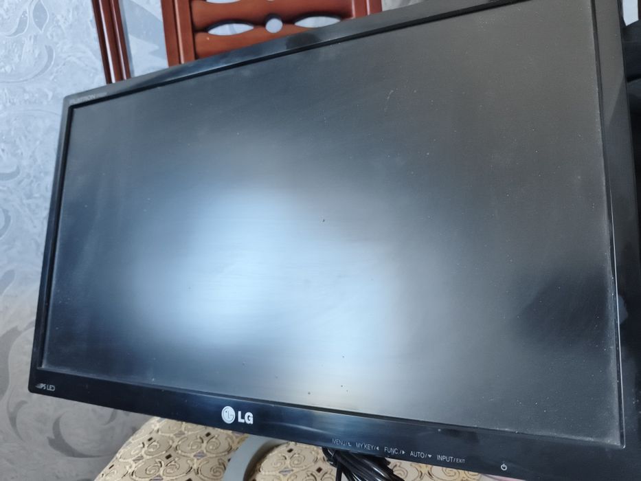 Монитор LG Flatron 24"