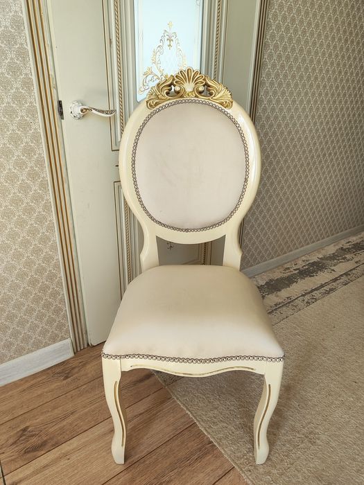 стол стулия  в упаковке.