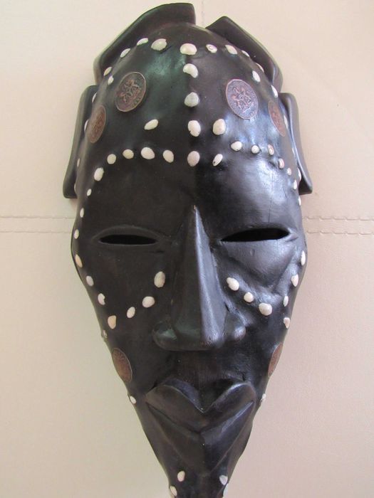 Африканска маска с медни инкрустации-голяма