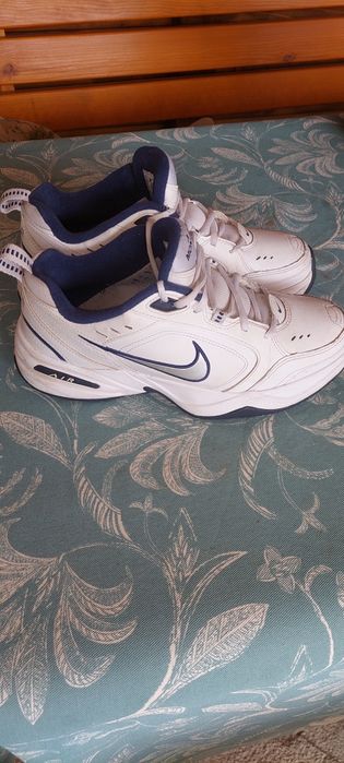 Продавам Nike Monarch
