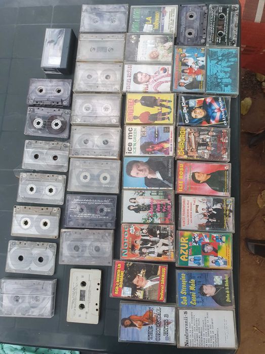 Vând casete audio vechi