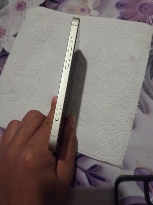 Iphone 13 white