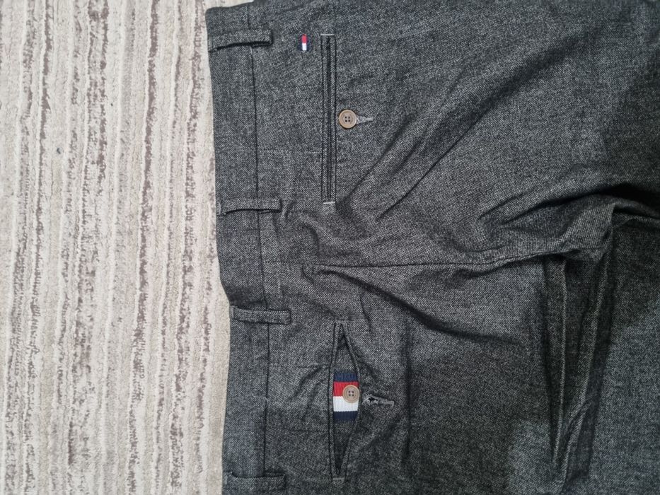 Vand pantaloni Tommy Hilfiger
