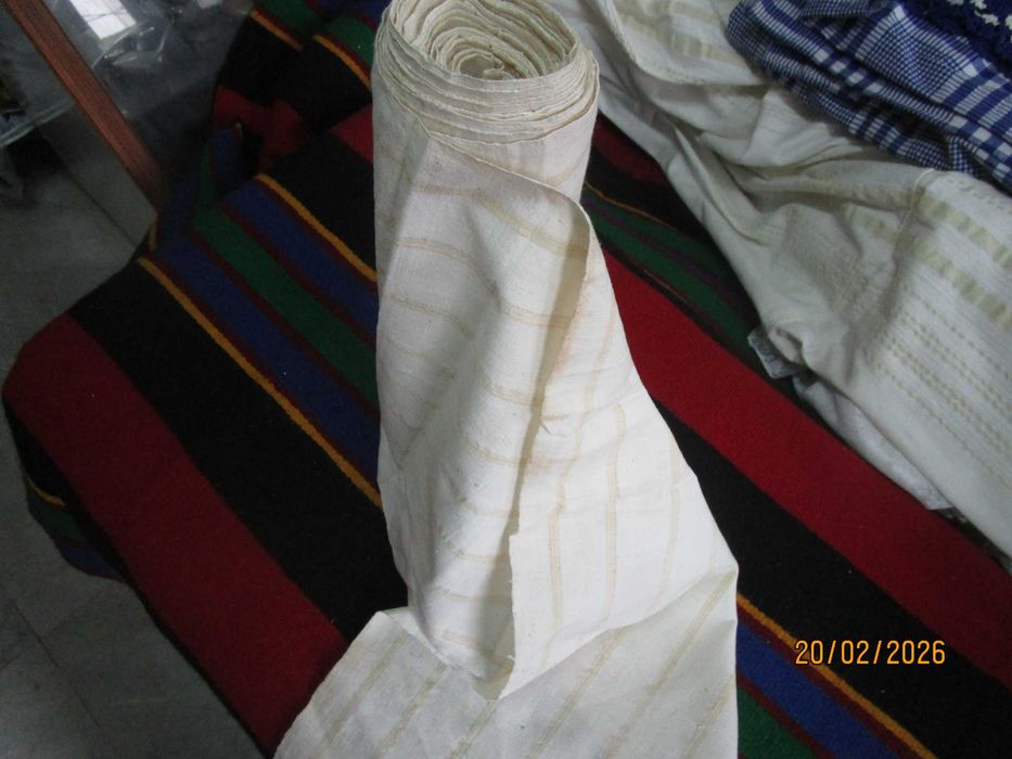 Автентичен кенарен плат с жълти свилени ивици