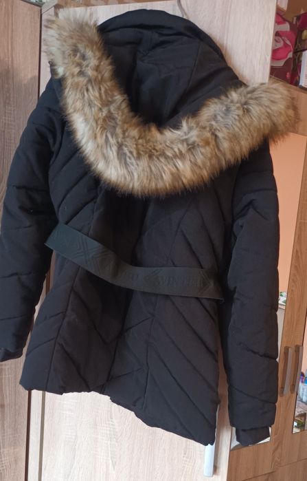 Geaca superba de iarna cu gluga si blanita stufoasa  marime mare