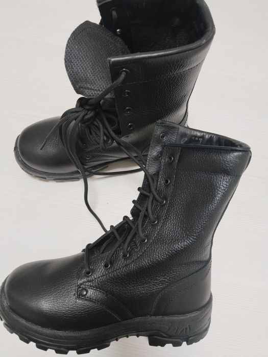 Ботинки с высоким берцем