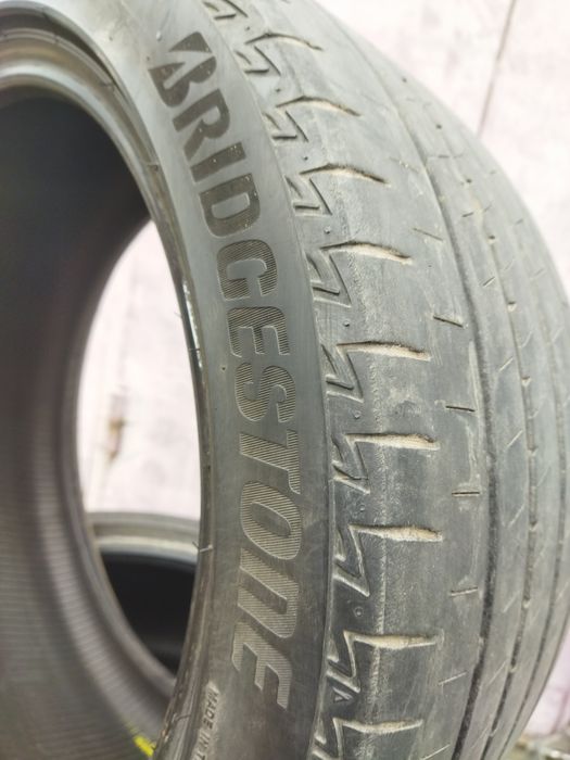 Шины Bridgestone 235/45/18 пара