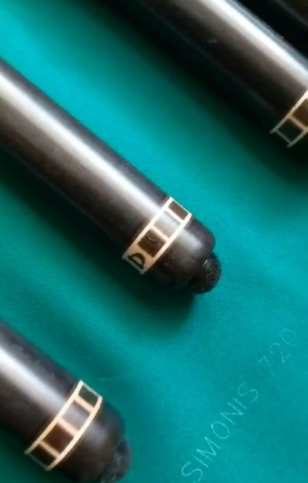 Кий для бильярда черный граб