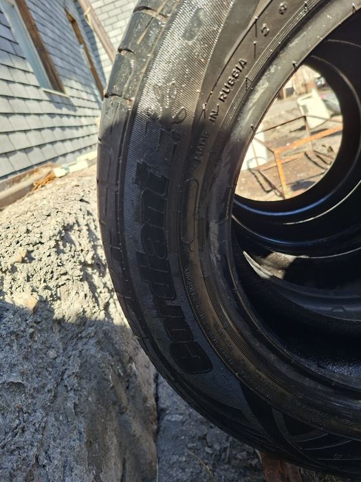 Продам комплект летних  шин  R14