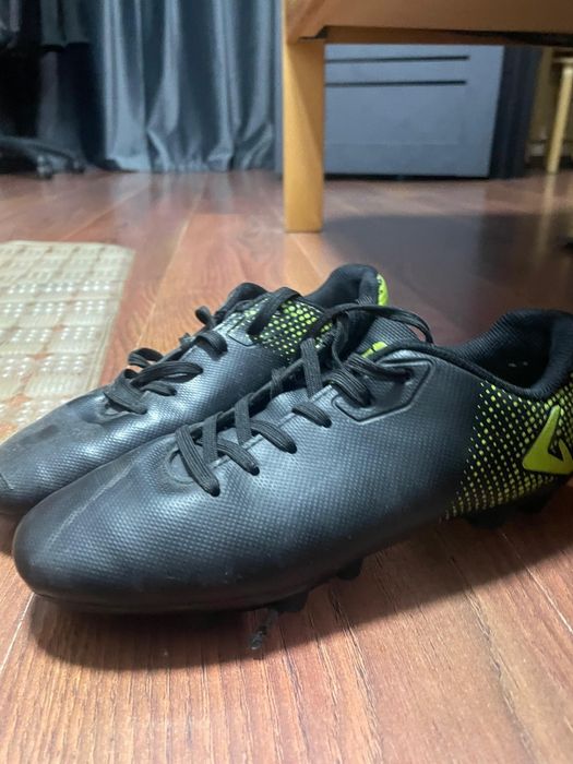 Продам бутцы футбольные