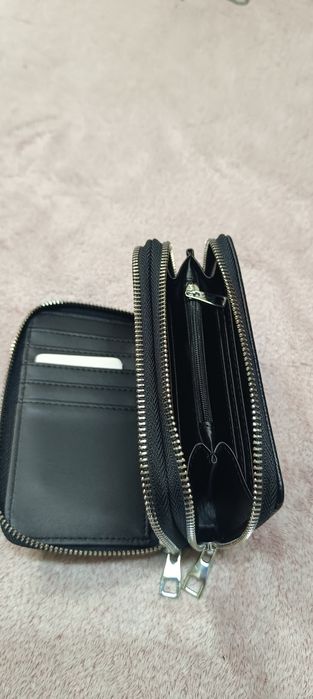 Продавам дамски портфейл