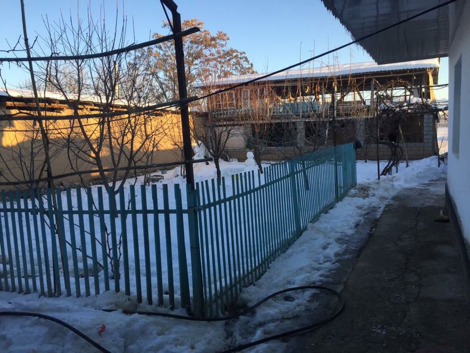 Ховли сотилади ёнида буш ери бн / Hovli sotiladi yonida bo'sh yeri bn