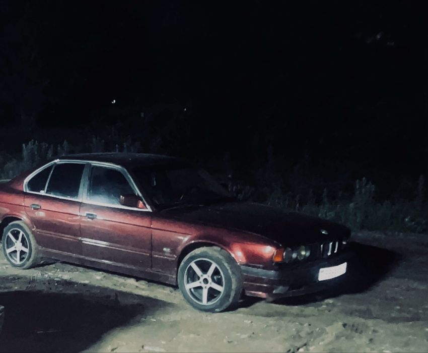 Продам срочно бмв е34