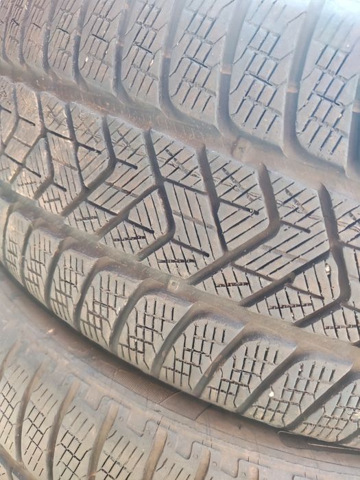 2 бр зимни 235/55/19 PIrelli