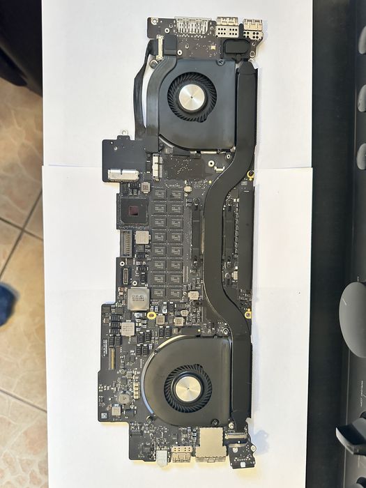 Placa  Baza  Apple  Macbook Pro  15   A1398   pentru piese