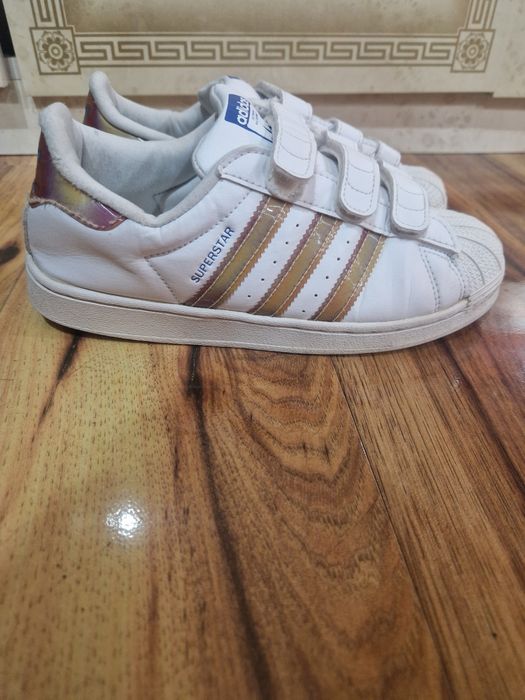 Adidasi Adidas masura 35, la doar 35 lei